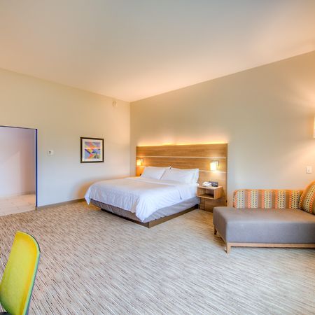 Holiday Inn Express & Suites - Remington By Ihg Zewnętrze zdjęcie