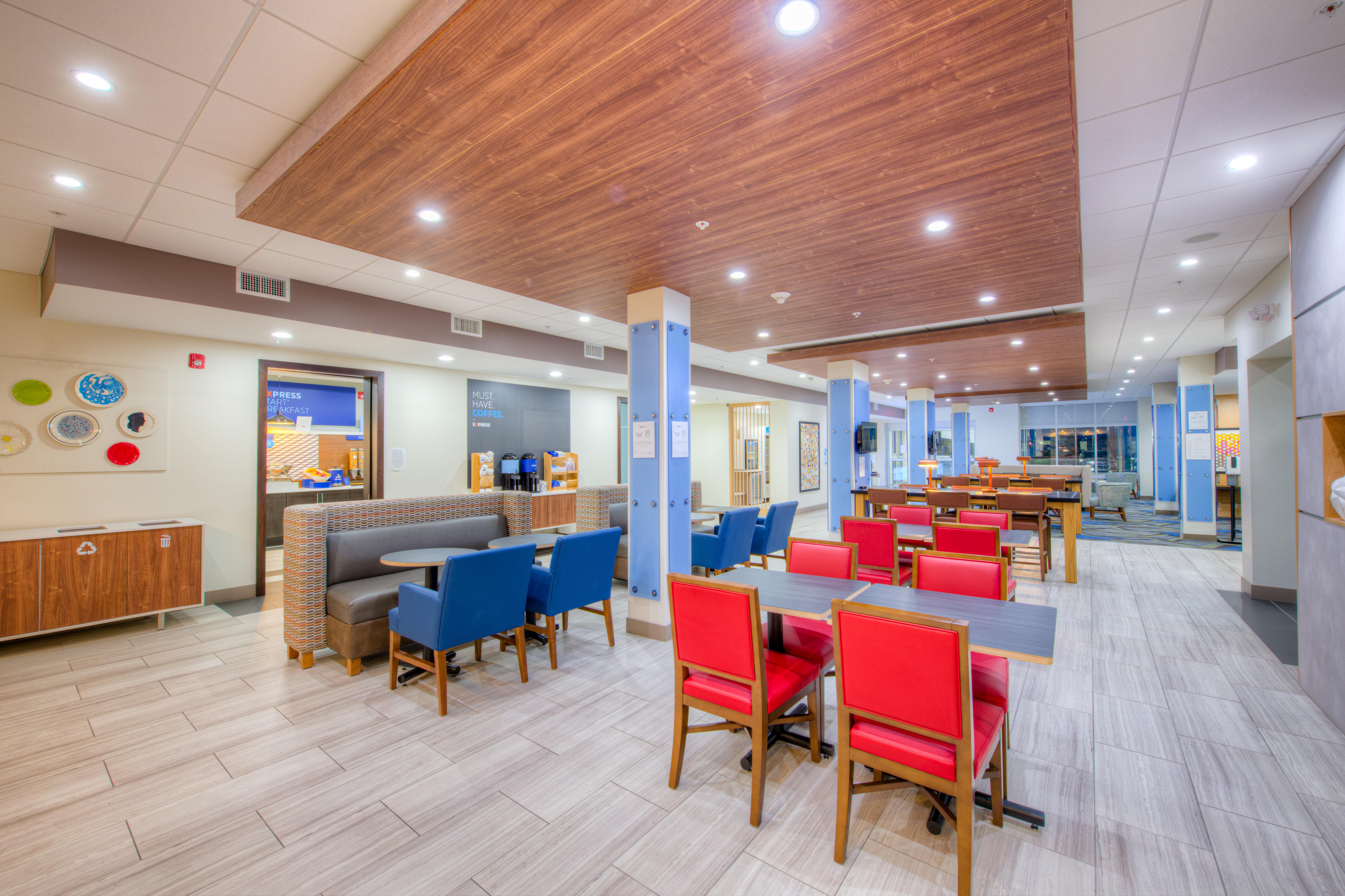 Holiday Inn Express & Suites - Remington By Ihg Zewnętrze zdjęcie