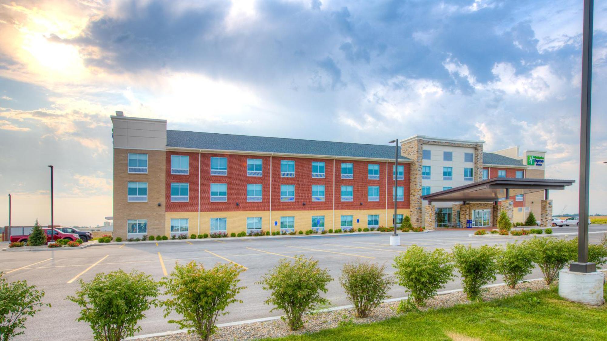 Holiday Inn Express & Suites - Remington By Ihg Zewnętrze zdjęcie